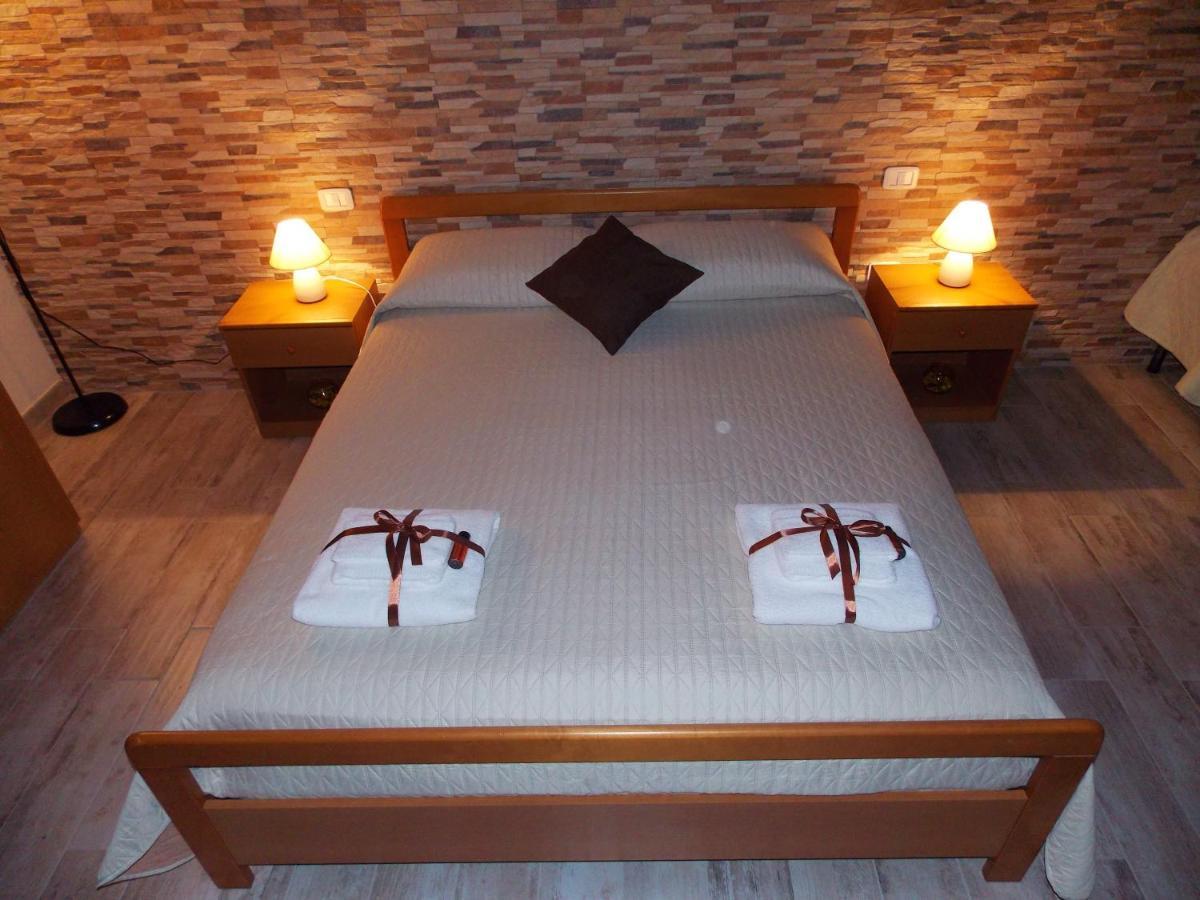 Il Vicoletto Bed and Breakfast Frascineto Rum bild